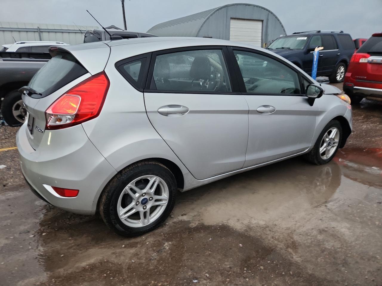 2017 Ford Fiesta Se - Фото 3