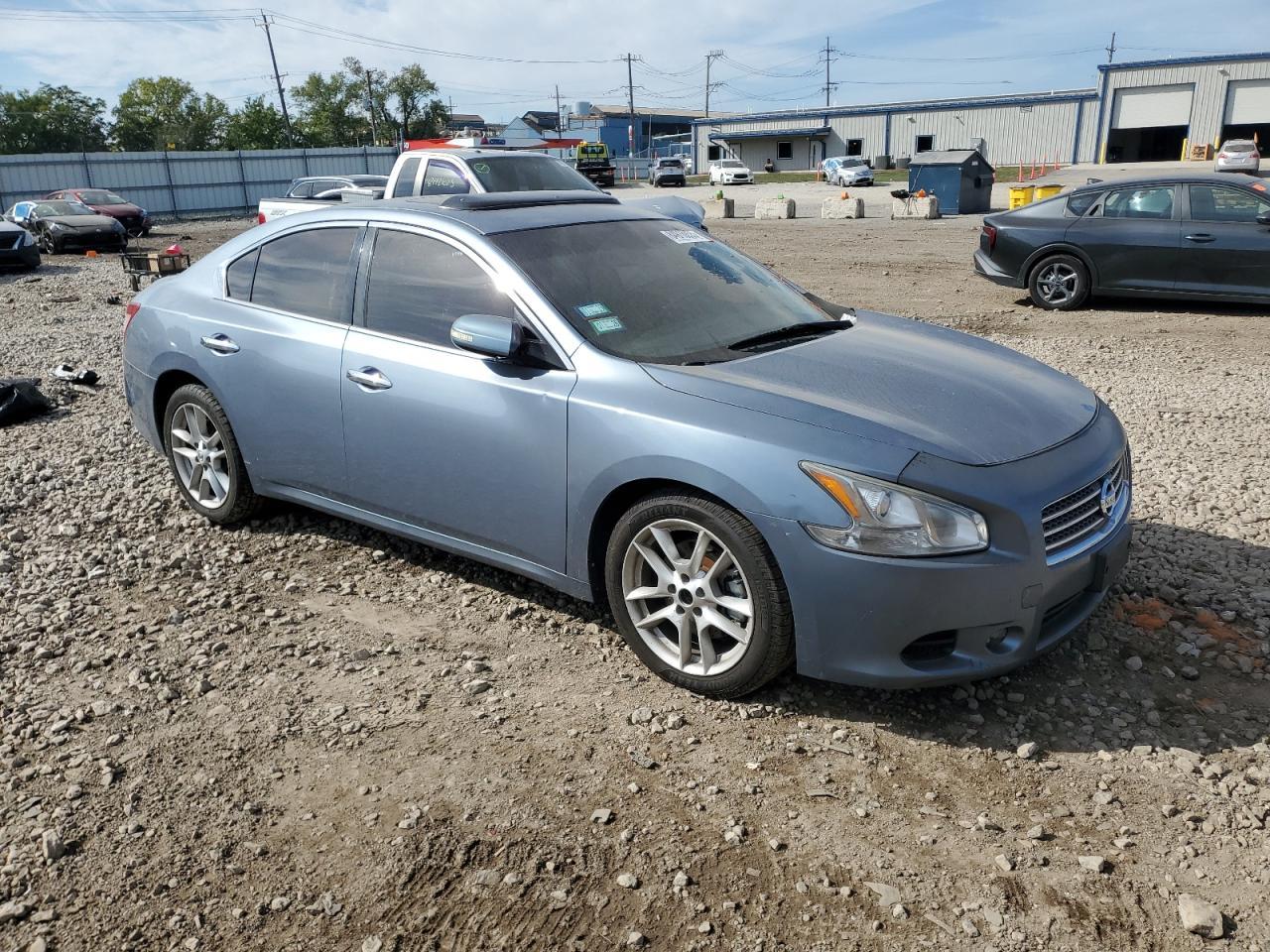 2011 Nissan Maxima S - Image 4