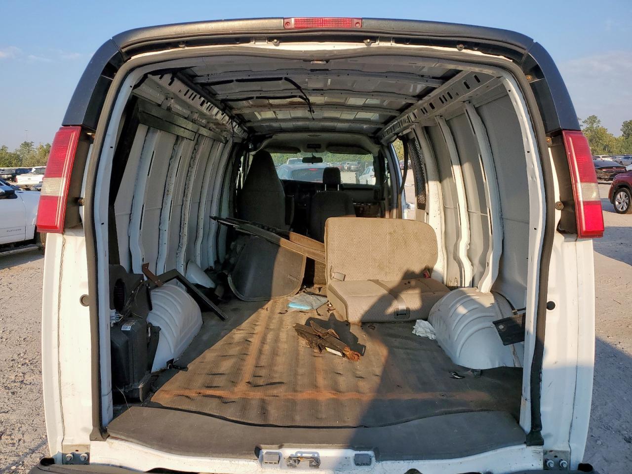 2018 Chevrolet Express 3500 Delivery Van - Фото 6