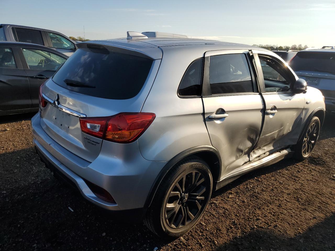 2018 Mitsubishi Outlander Sport Es - Фото 3