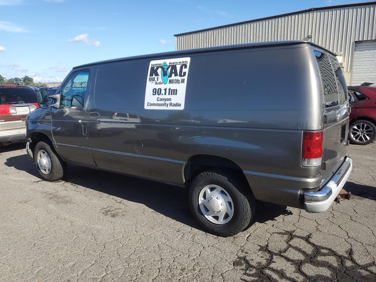 2003 Ford Econoline E350 Super Duty Van - Фото 2