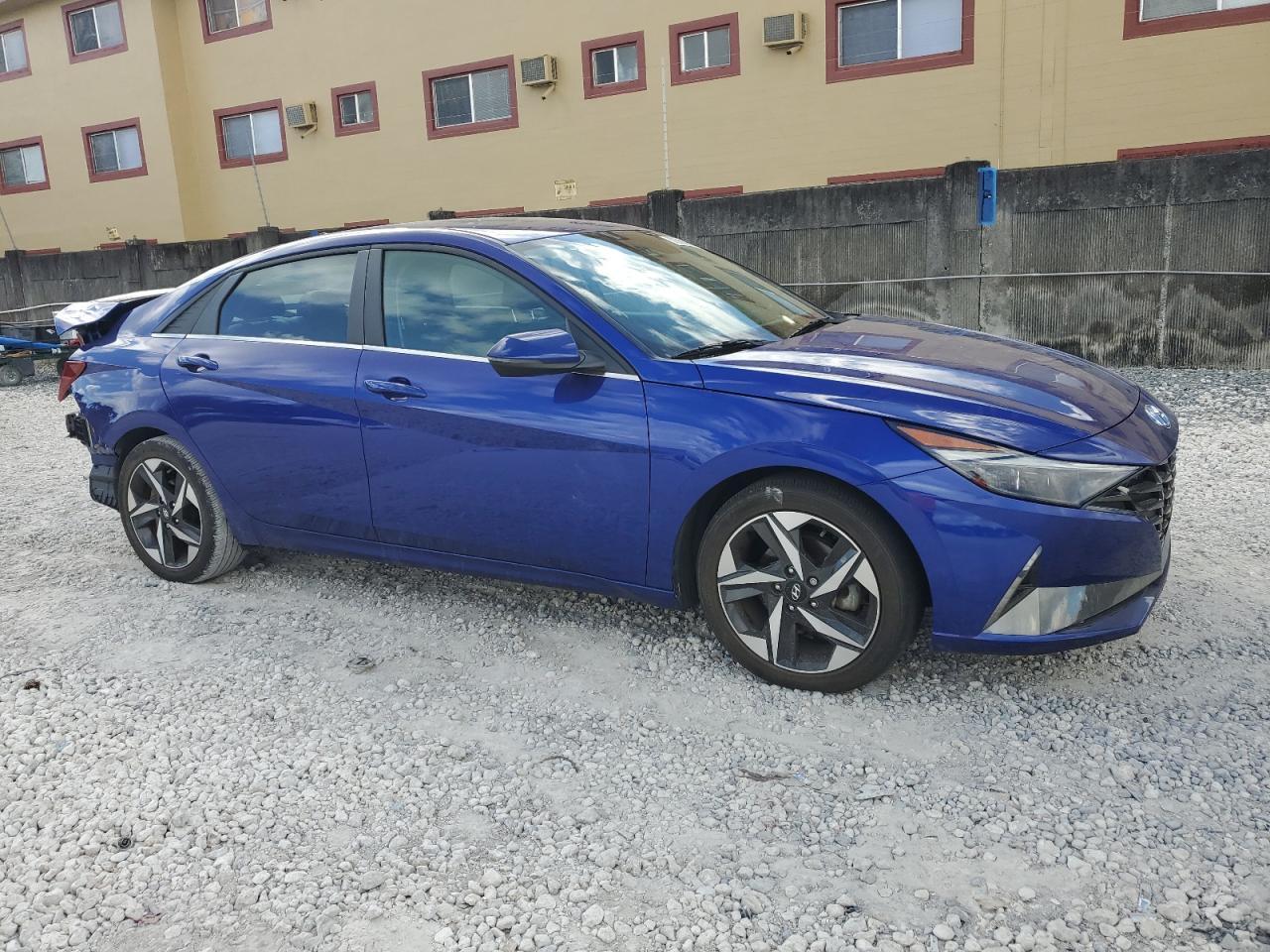 2022 Hyundai Elantra Limited - Image 7