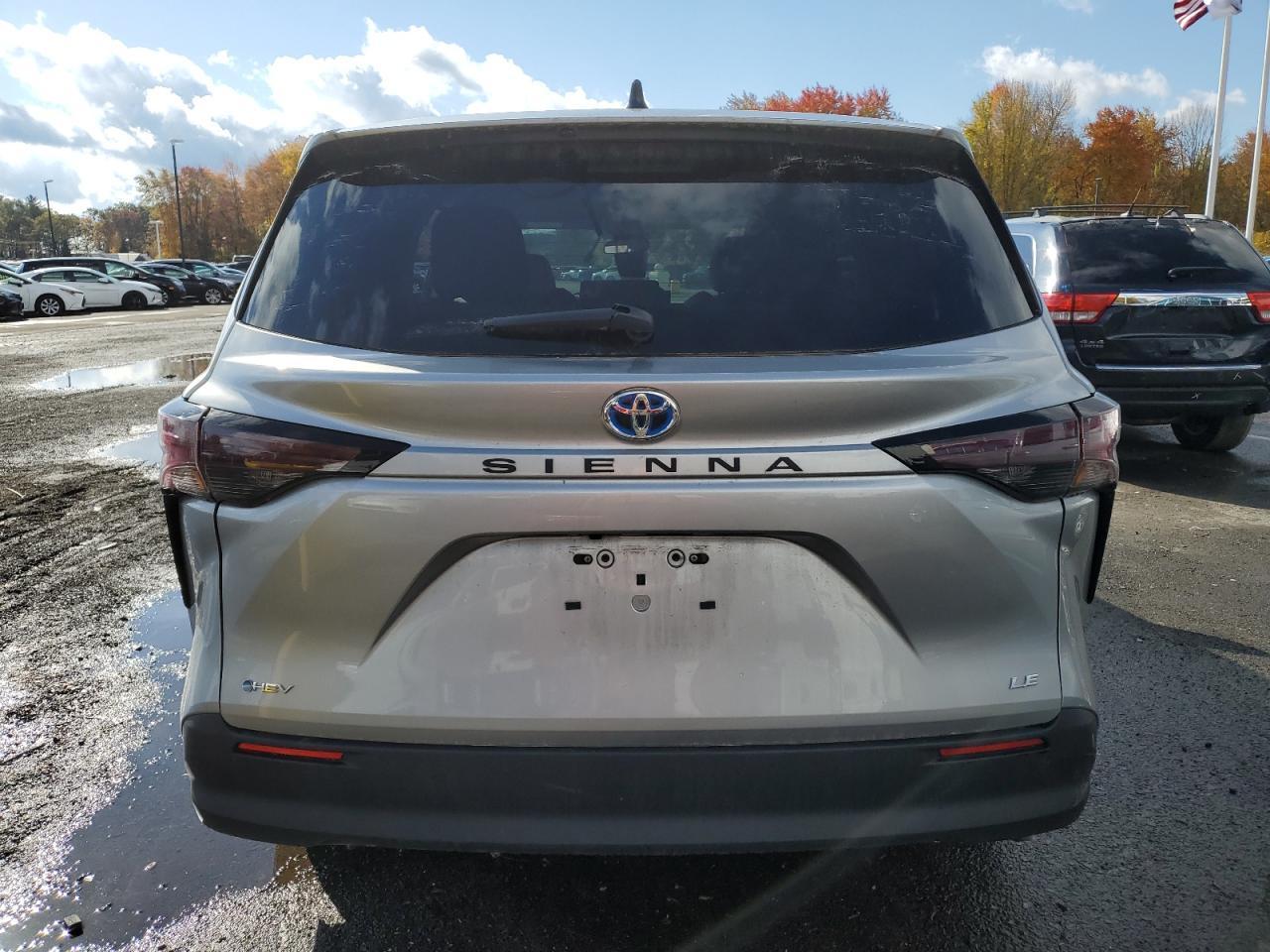 2025 Toyota Sienna Le - Фото 6
