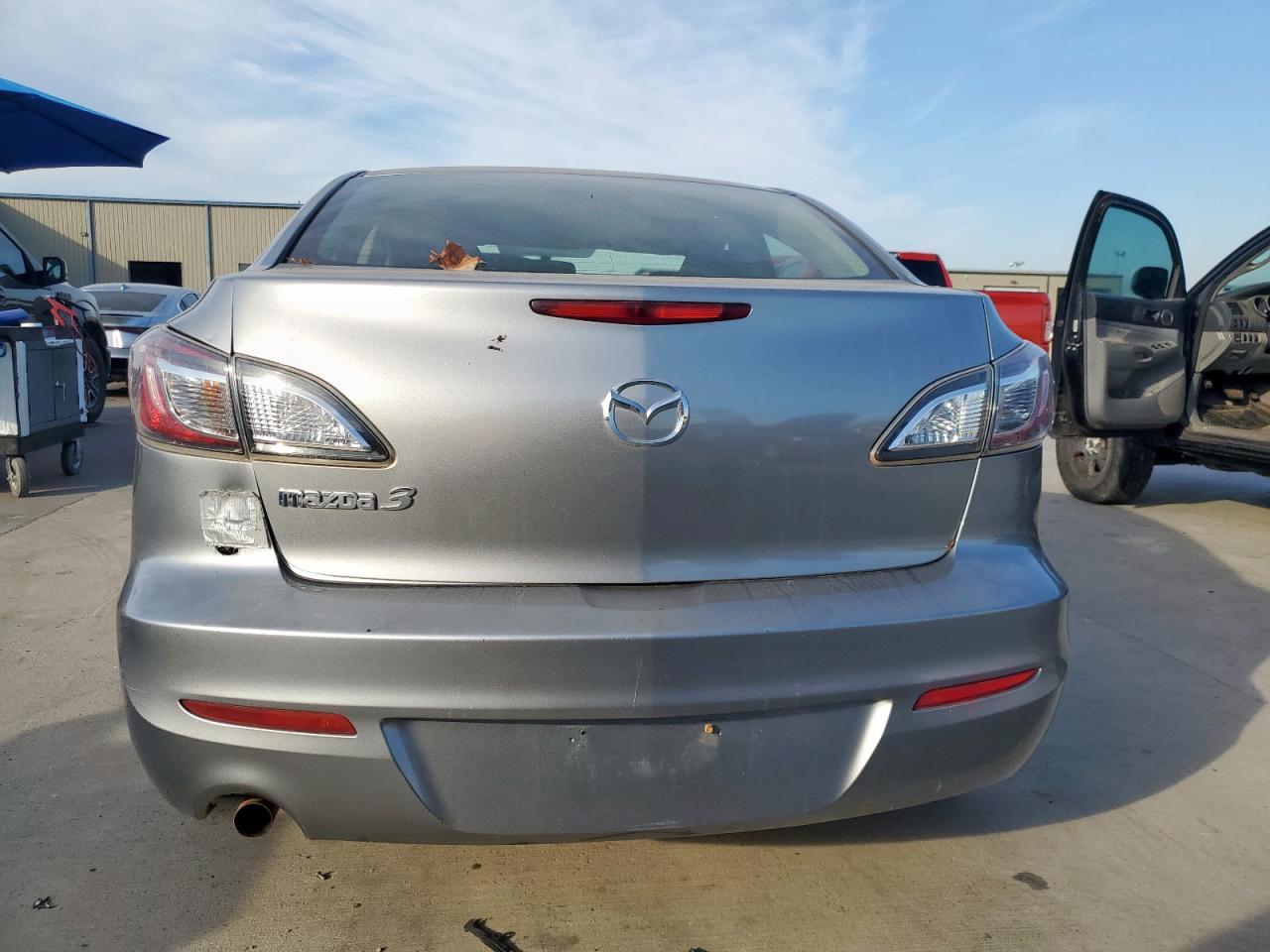 2012 Mazda 3 I - Image 6