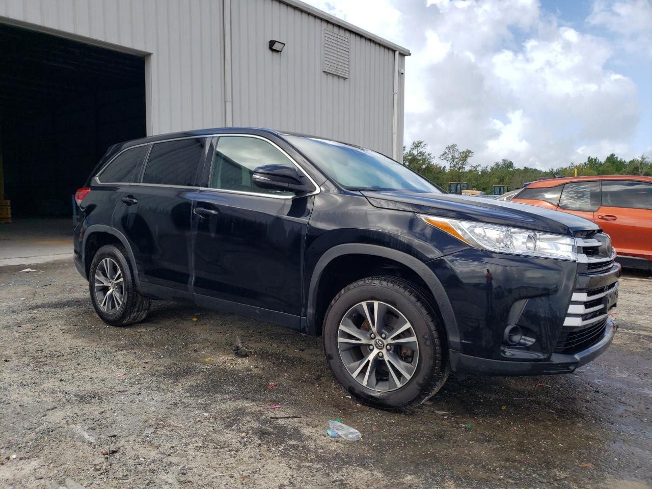 2018 Toyota Highlander Le - Фото 4