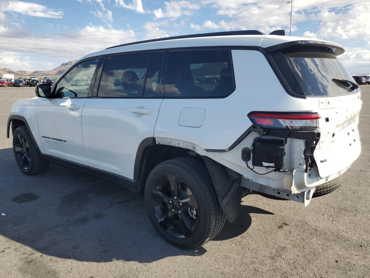 2023 Jeep Grand Cherokee L Laredo - Image 2