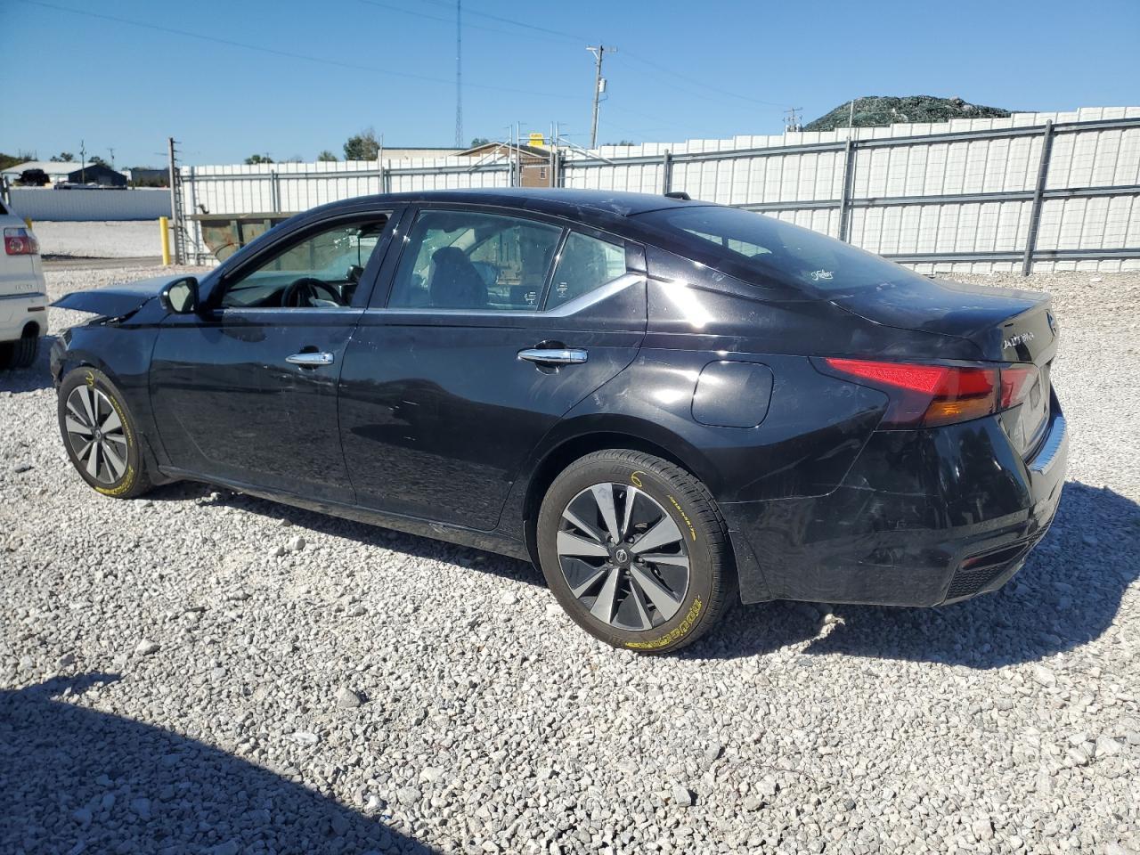 2019 Nissan Altima Sv - Image 2