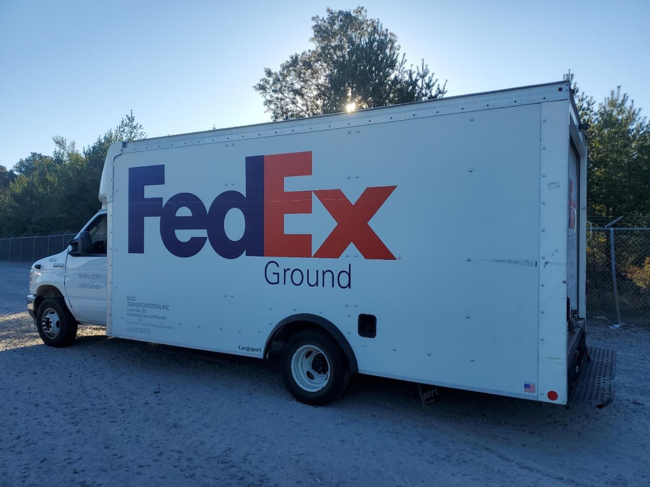 2021 Ford E-350 Delivery Truck - Фото 3