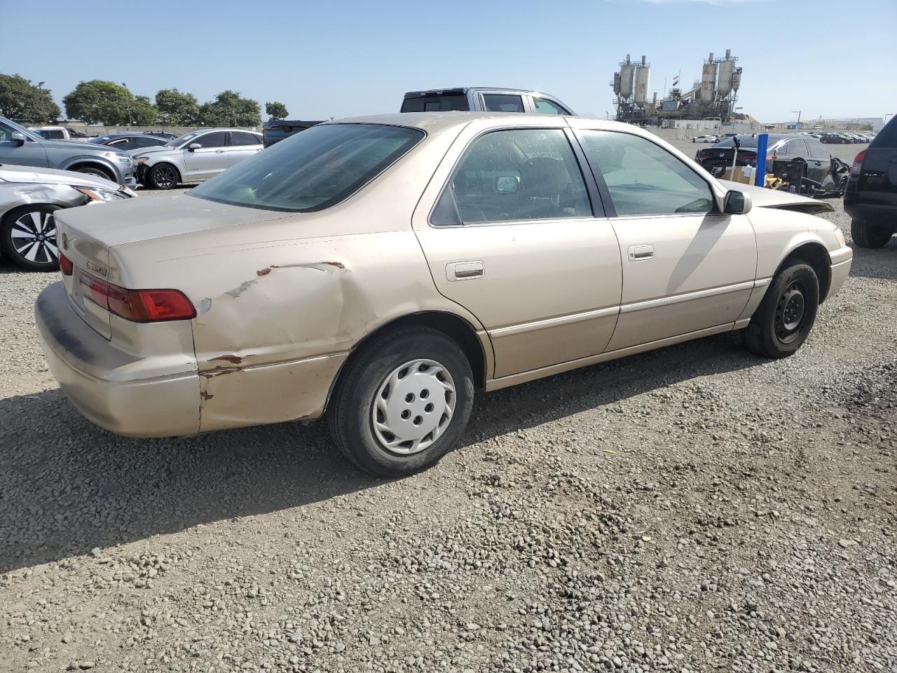 1999 Toyota Camry Le - Фото 3