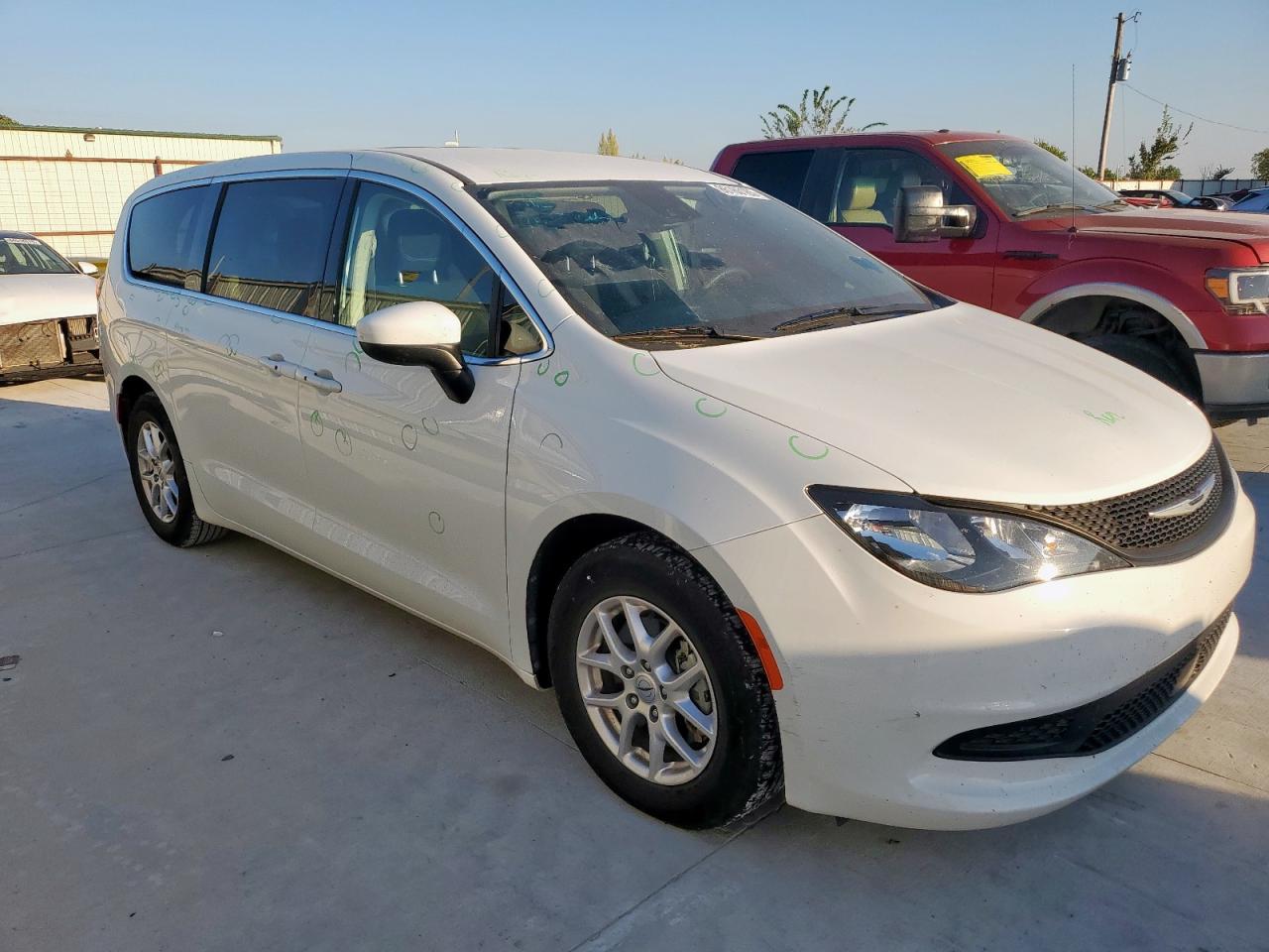 2023 Chrysler Voyager Lx - Фото 4