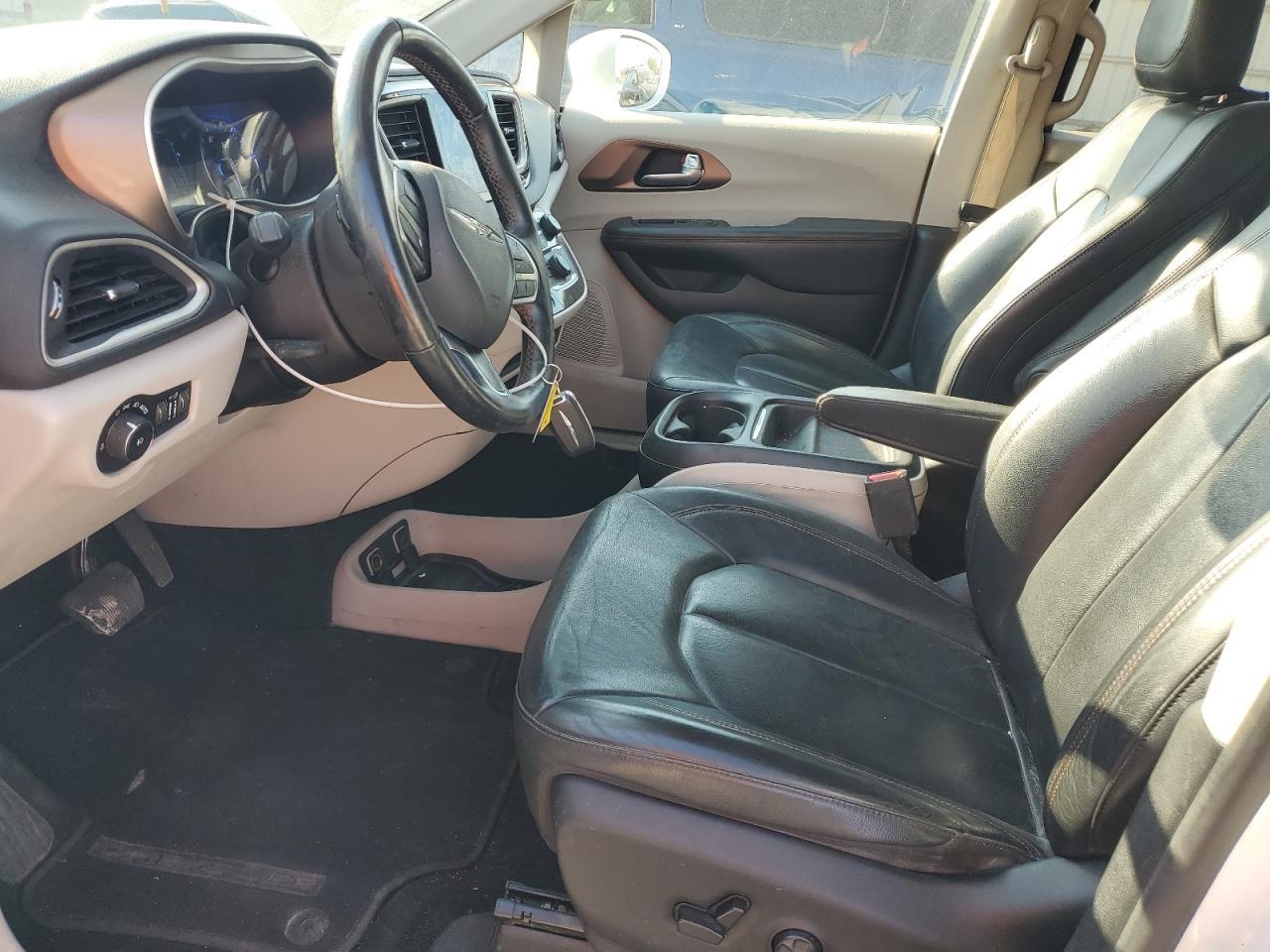 2017 Chrysler Pacifica Touring L - Image 7