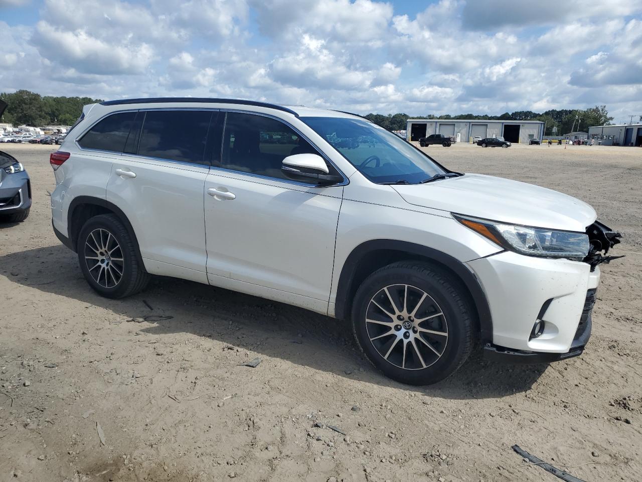 2018 Toyota Highlander Se - Фото 4