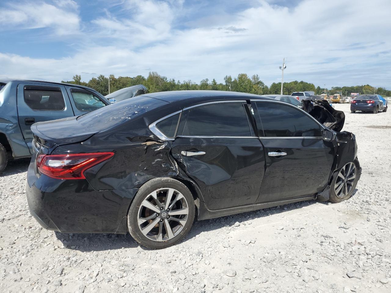 2017 Nissan Altima 2.5 - Image 3