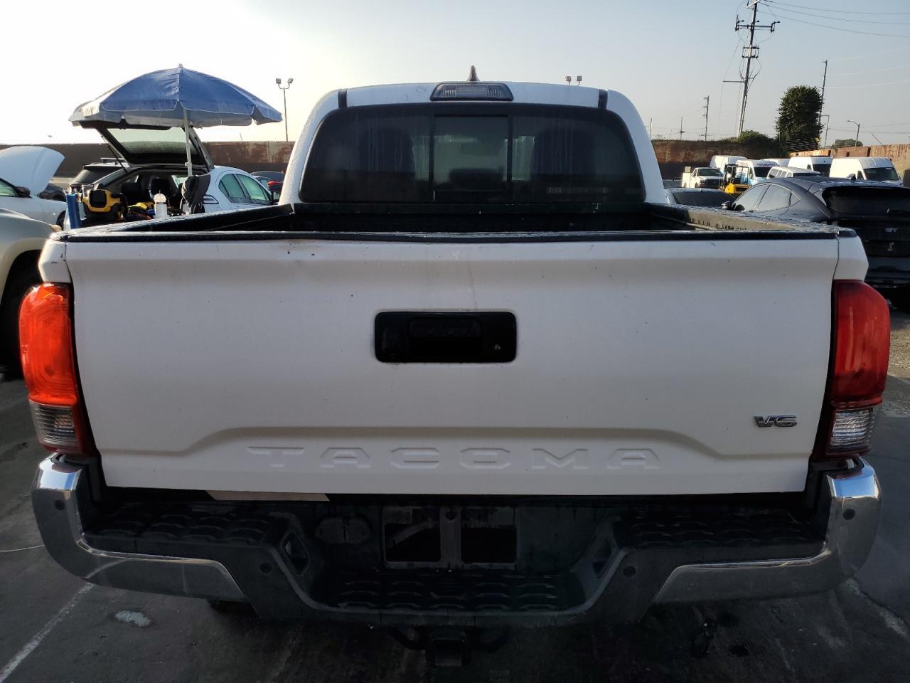 2018 Toyota Tacoma Double Cab - Image 6