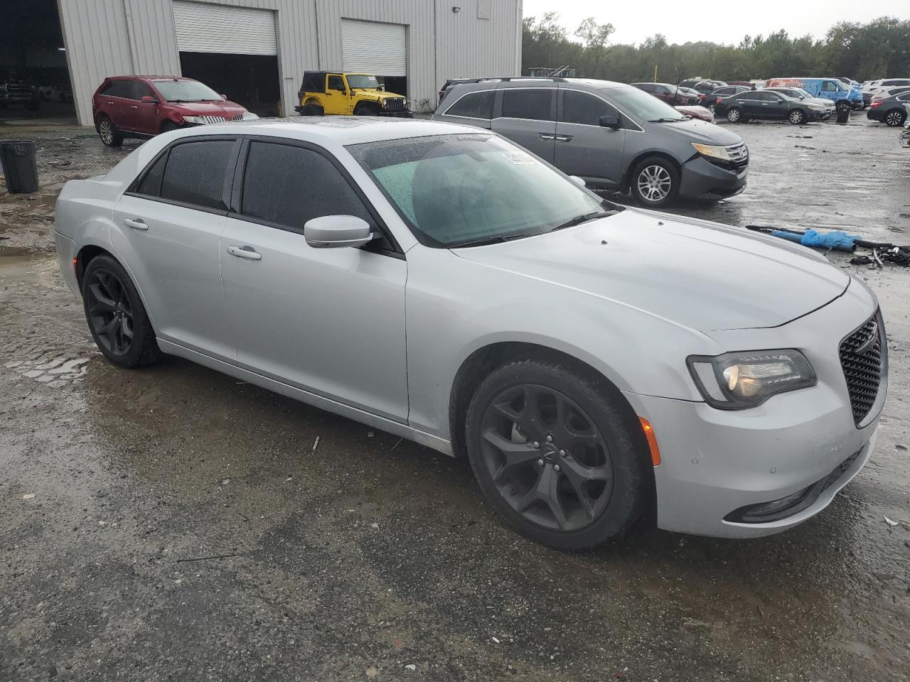 2022 Chrysler 300 S - Фото 4