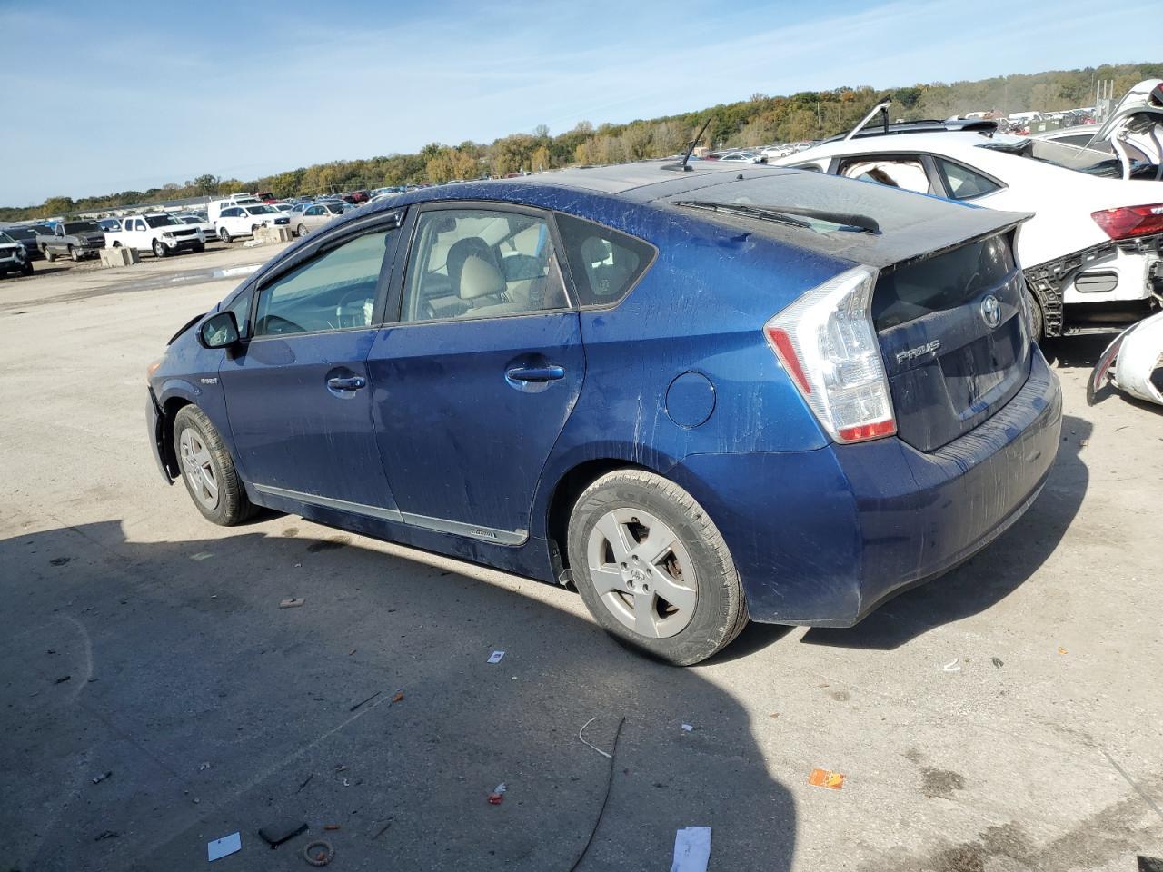 2011 Toyota Prius - Image 2