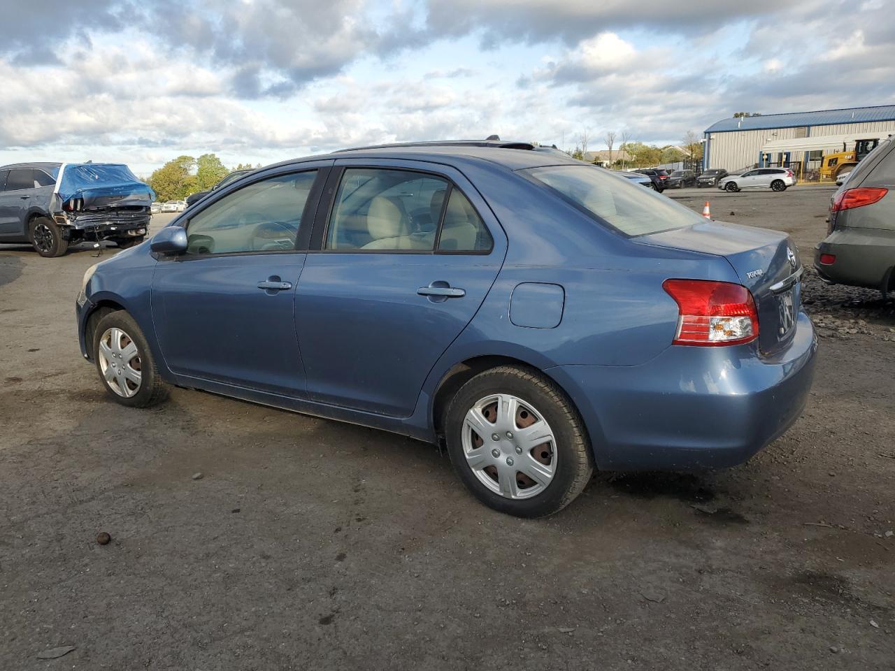 2011 Toyota Yaris - Фото 2