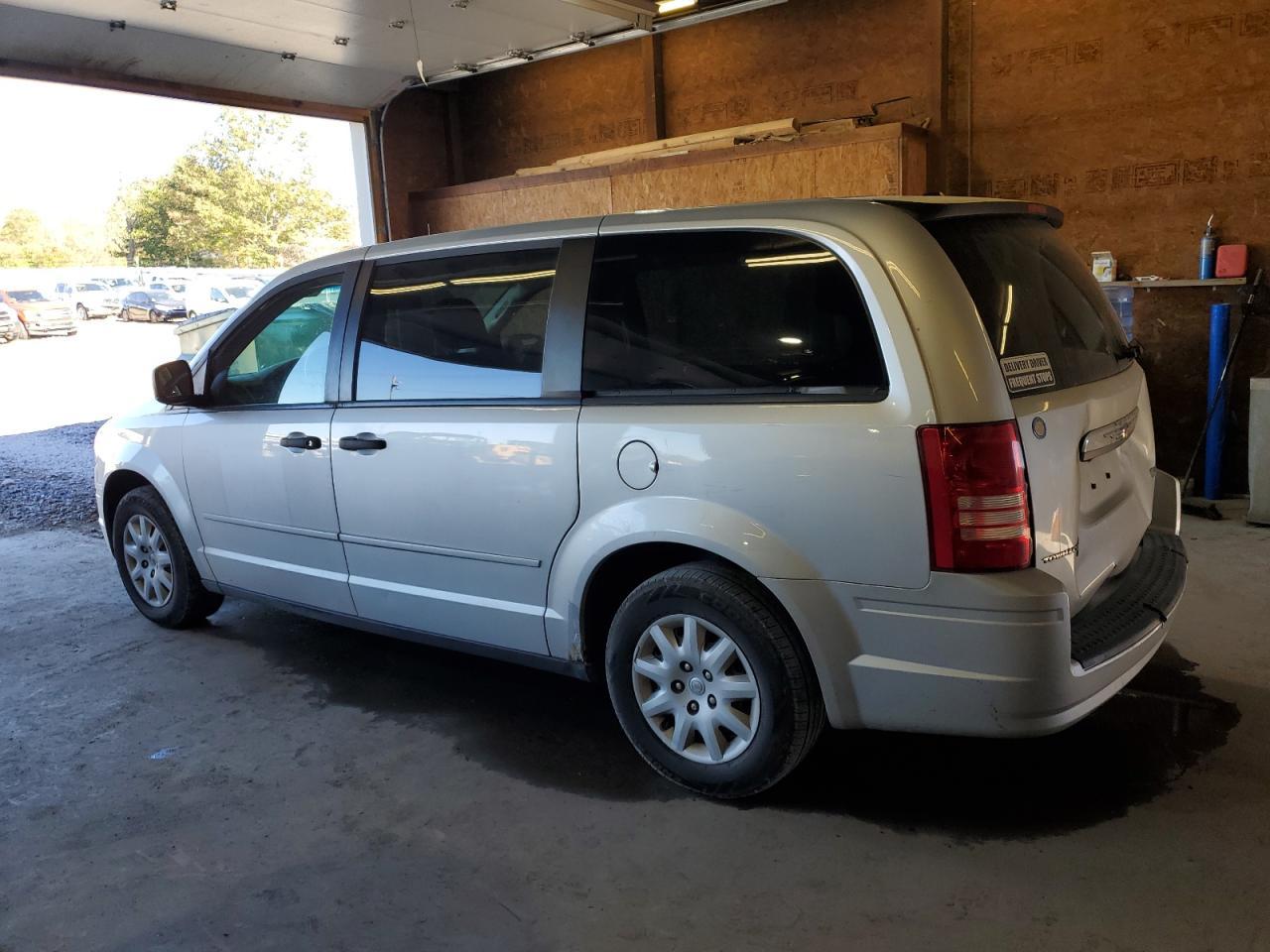 2008 Chrysler Town & Country Lx - Фото 2