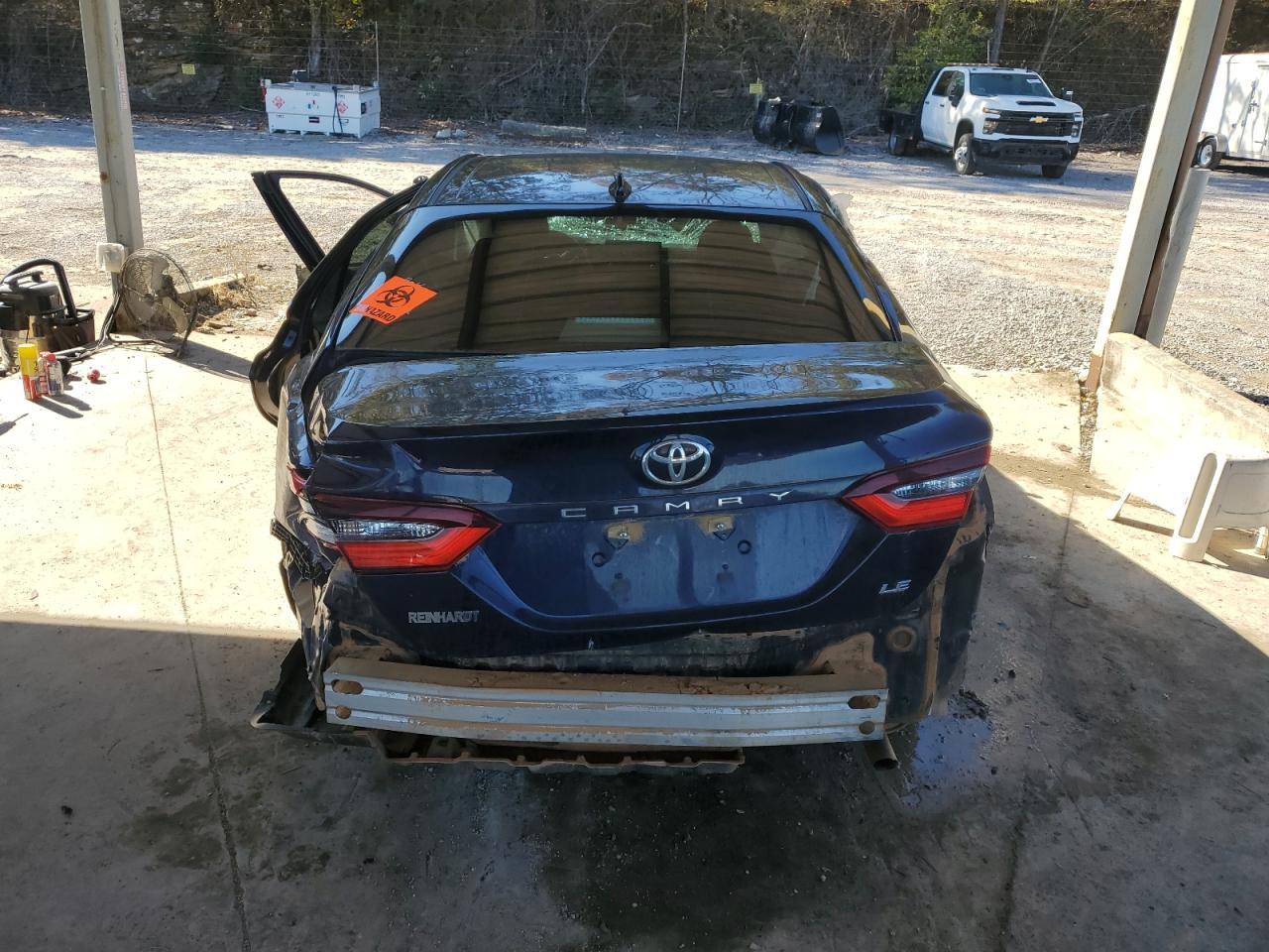 2022 Toyota Camry Le - Фото 6