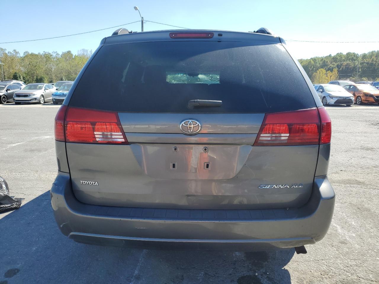 2004 Toyota Sienna Xle - Image 6