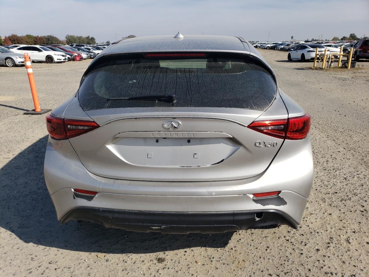 2018 Infiniti Qx30 Base - Image 6