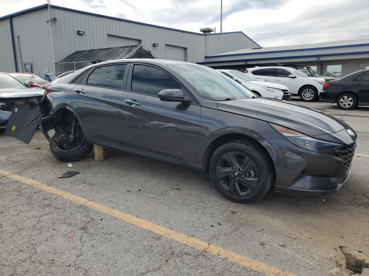 2022 Hyundai Elantra Se - Image 4