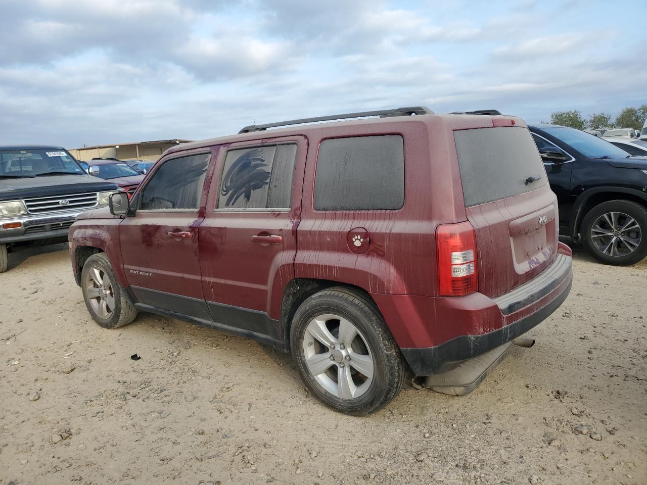 2012 Jeep Patriot Latitude - Фото 2