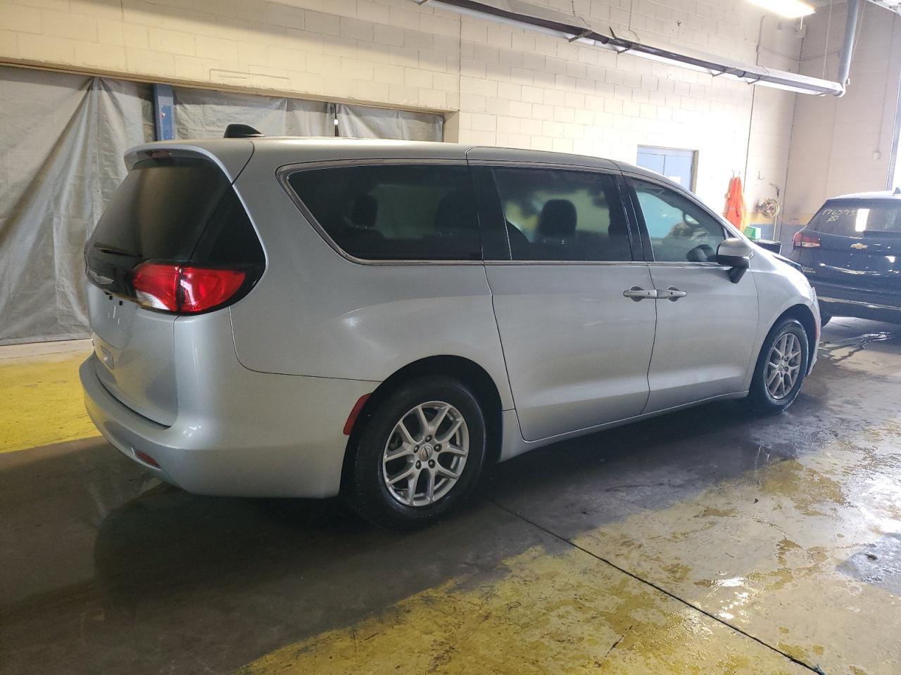 2023 Chrysler Voyager Lx - Image 3