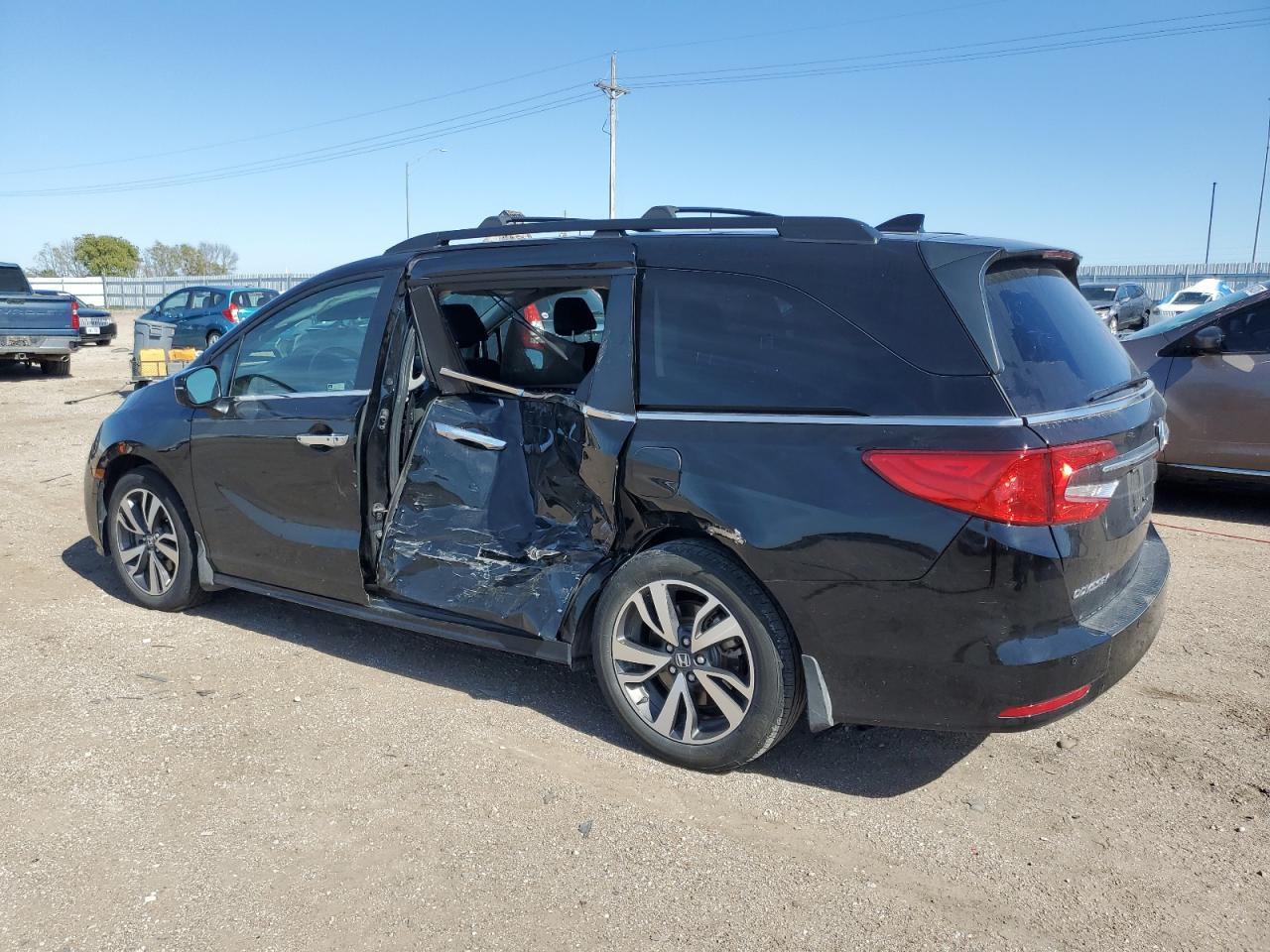 2022 Honda Odyssey Touring - Фото 2