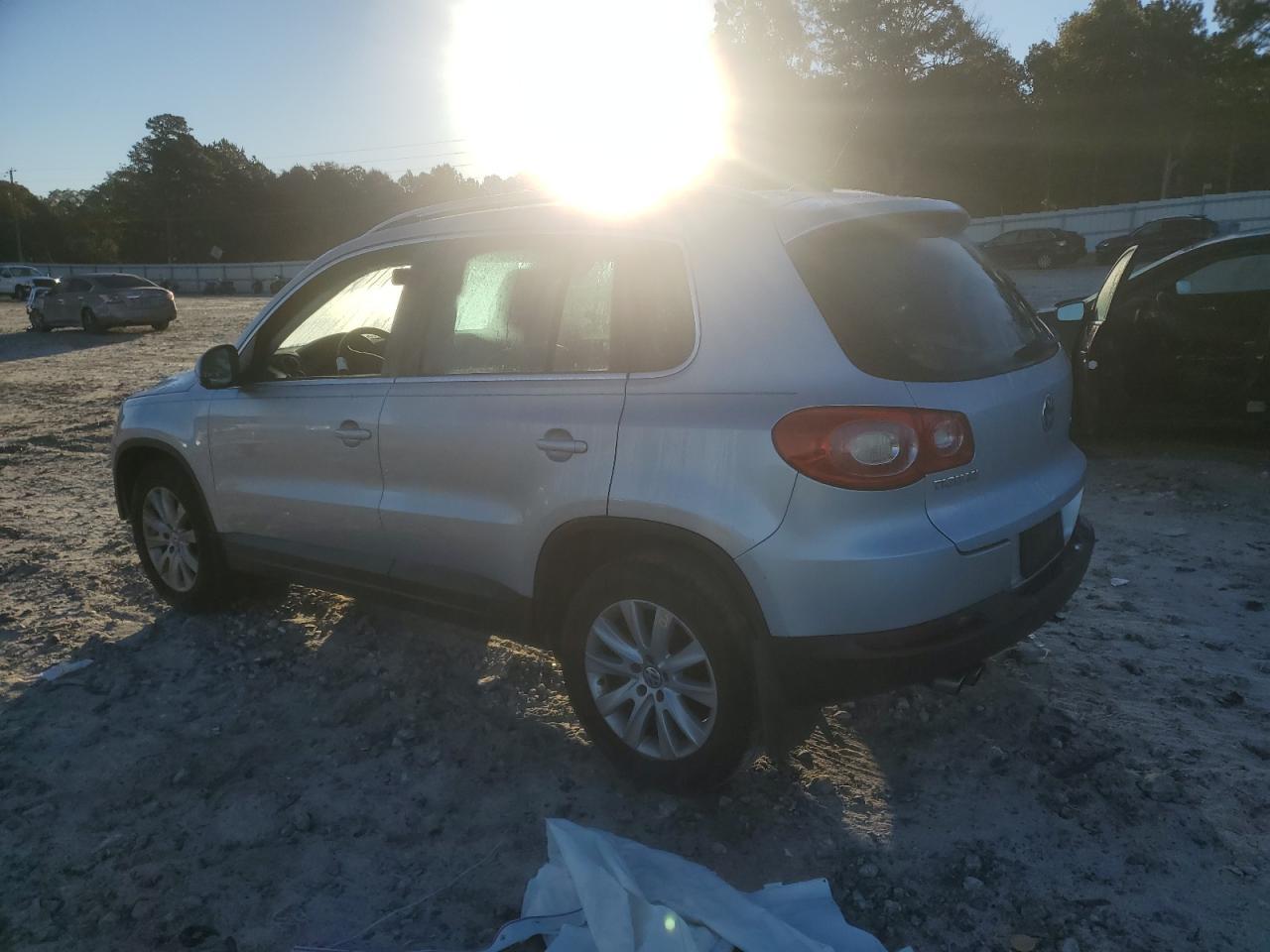 2009 Volkswagen Tiguan S - Image 2