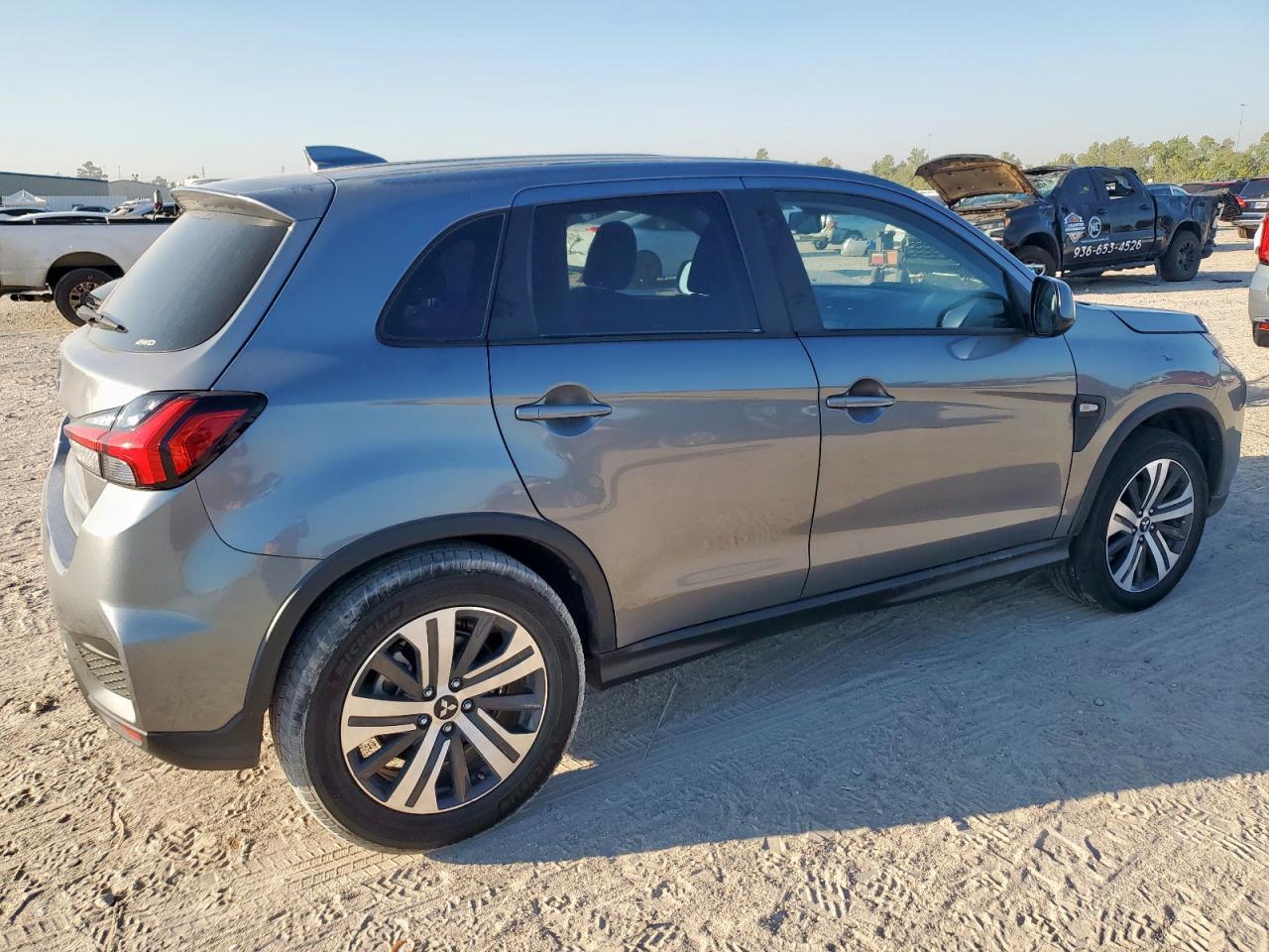 2024 Mitsubishi Outlander Sport S/Se - Фото 3