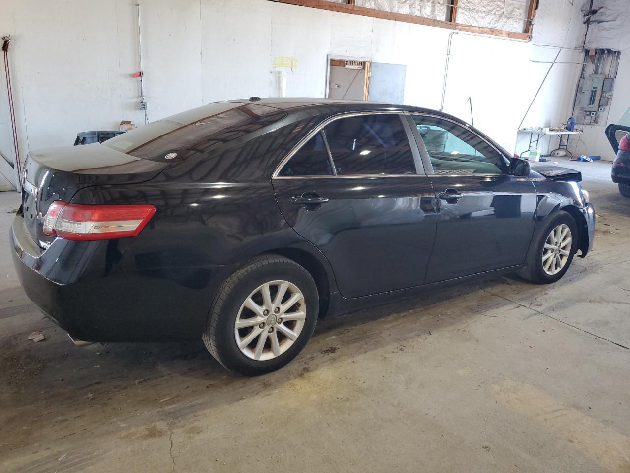 2011 Toyota Camry Base - Фото 3