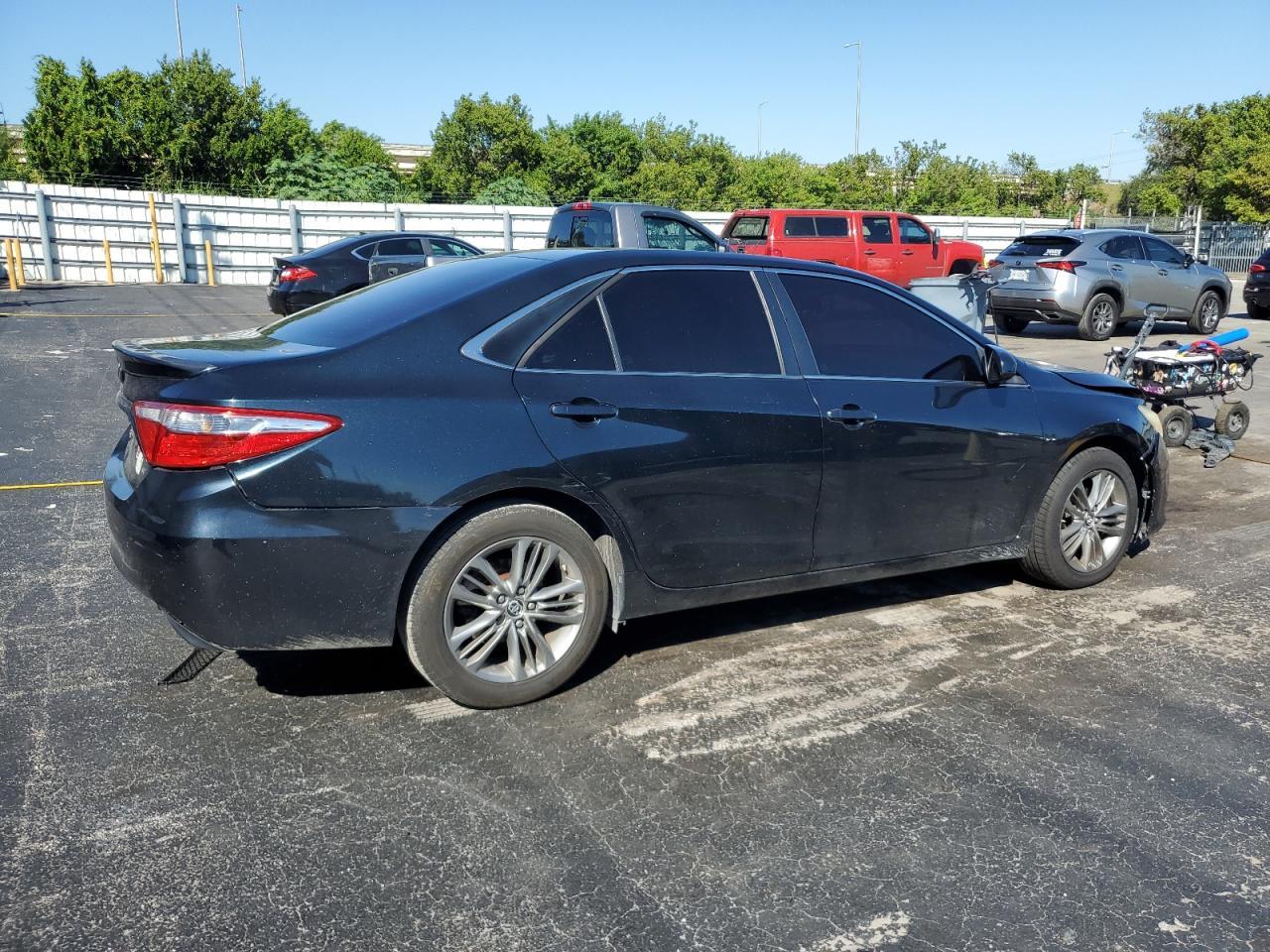 2015 Toyota Camry Le - Фото 3