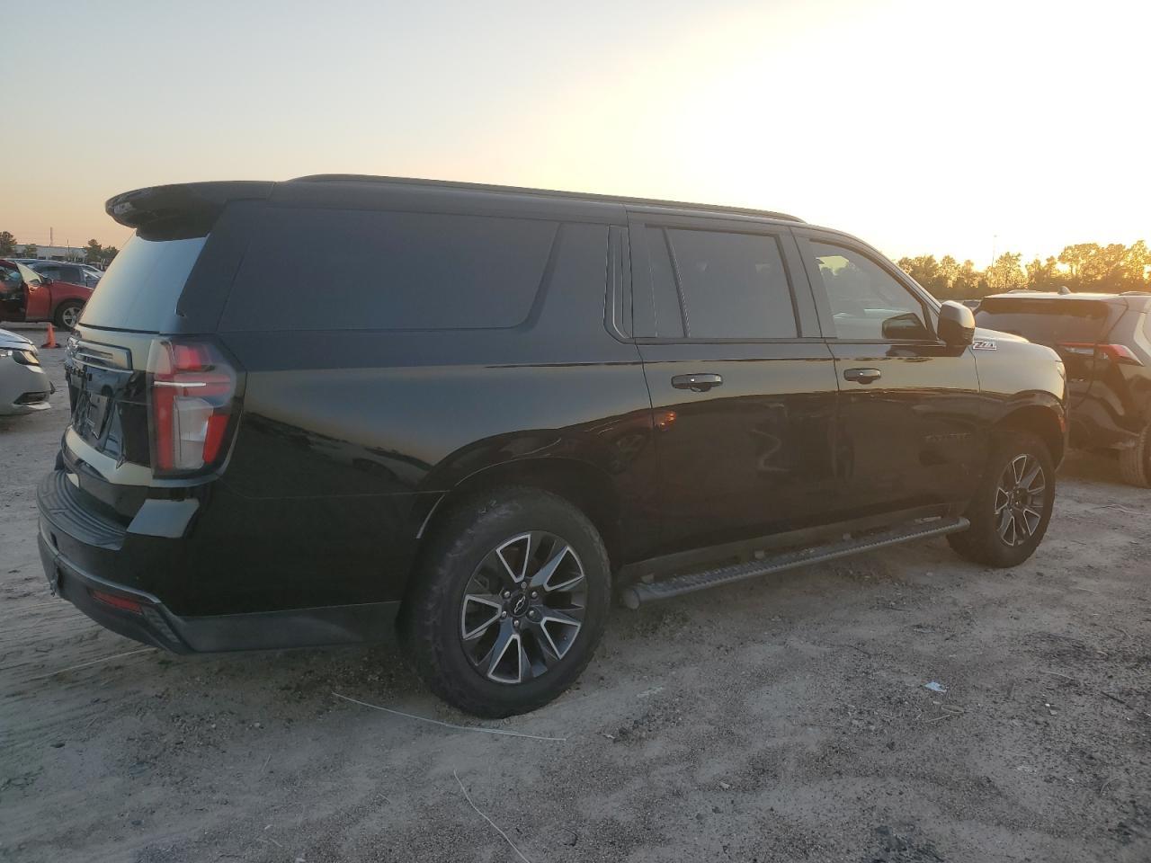 2021 Chevrolet Suburban K1500 Z71 - Фото 3