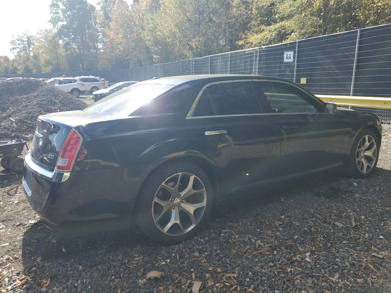 2012 Chrysler 300 Limited - Фото 3