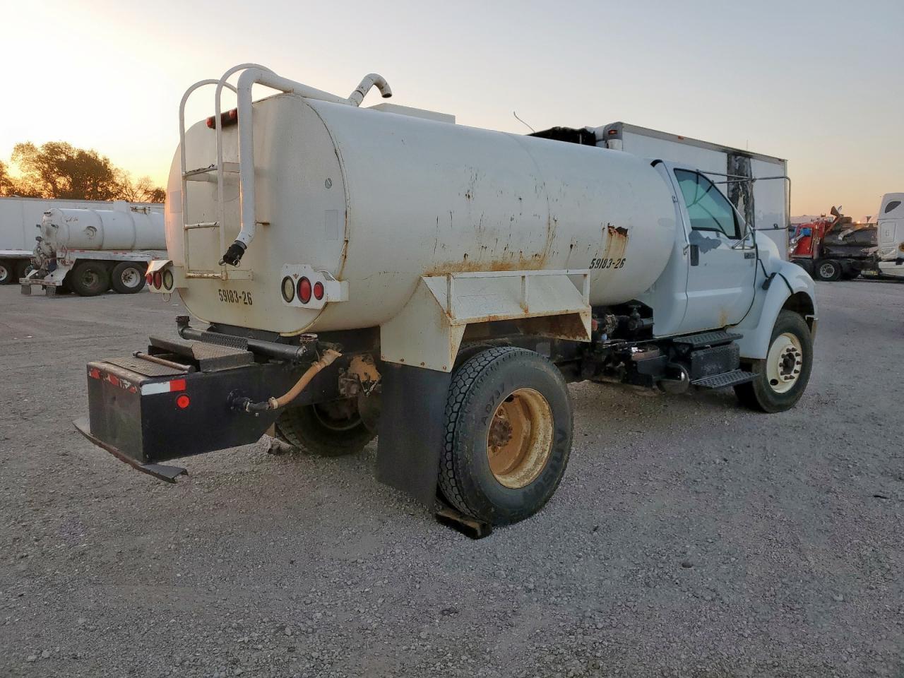 2012 Ford F750 Super Duty - Фото 3