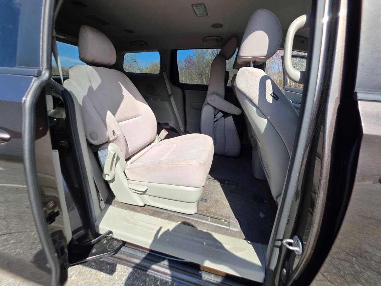 2015 Kia Sedona Lx - Фото 6
