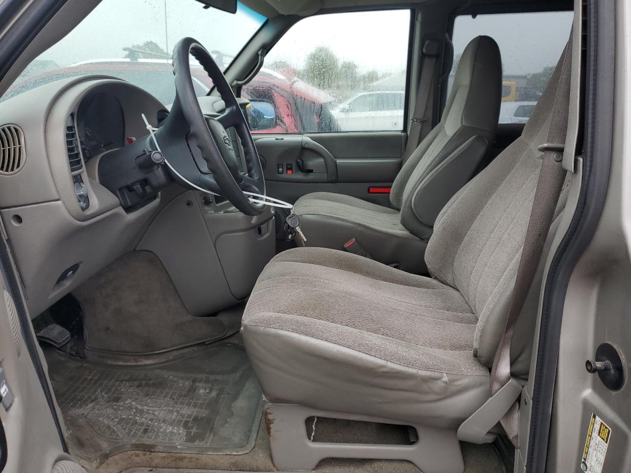 2004 Chevrolet Astro - Фото 7