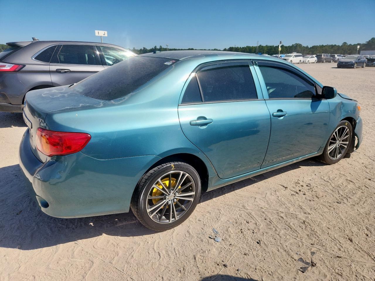 2010 Toyota Corolla Base - Фото 3
