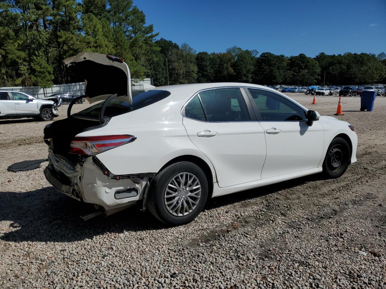 2020 Toyota Camry L - Image 3