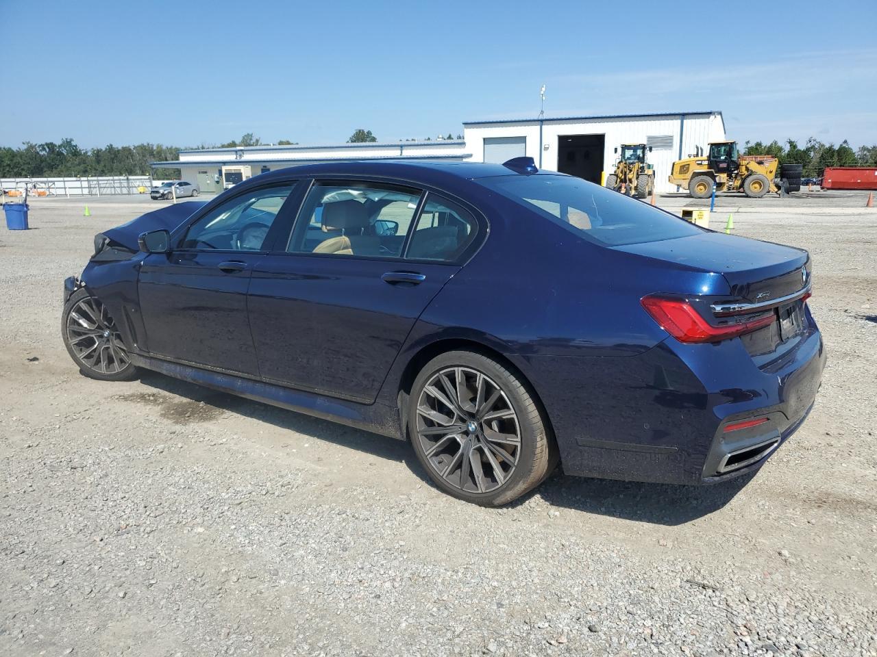 2022 BMW 750 Xi - Image 2