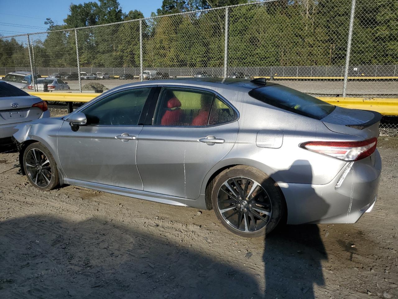 2020 Toyota Camry Xse - Фото 2