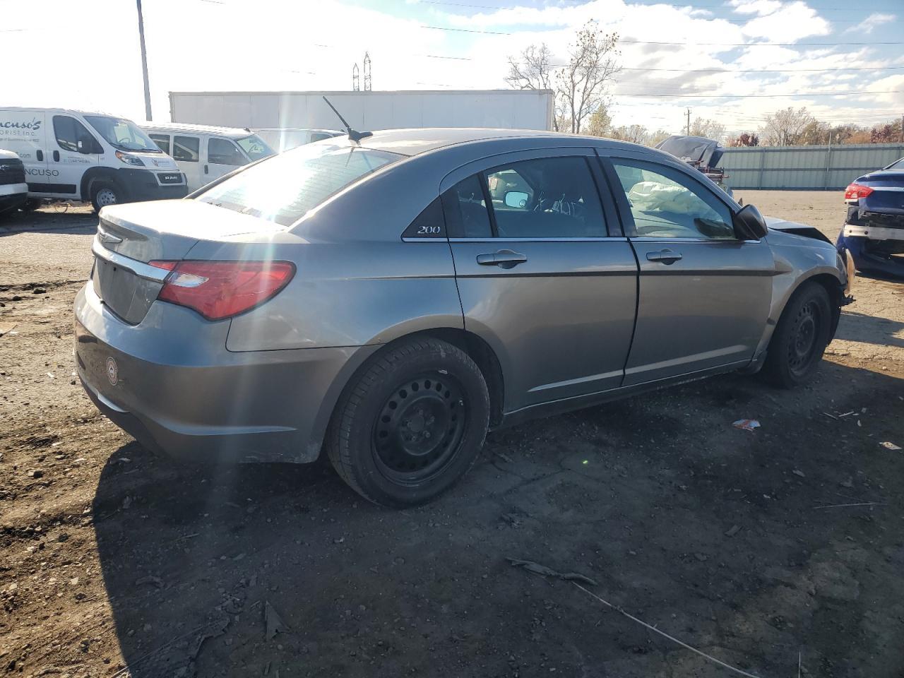 2011 Chrysler 200 Touring - Image 3