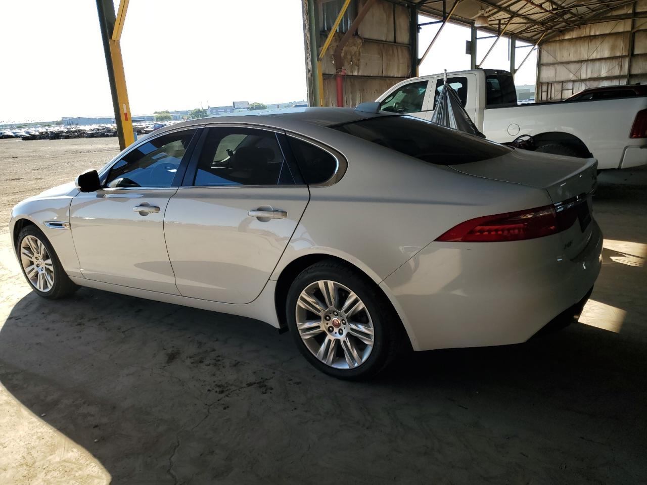 2017 Jaguar Xf Premium - Image 2