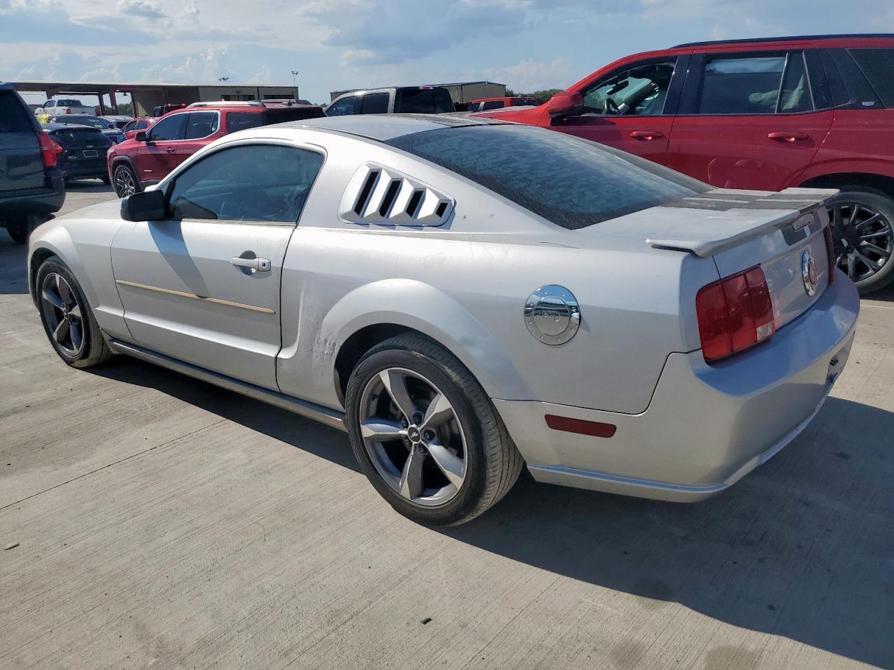 2008 Ford Mustang - Фото 2