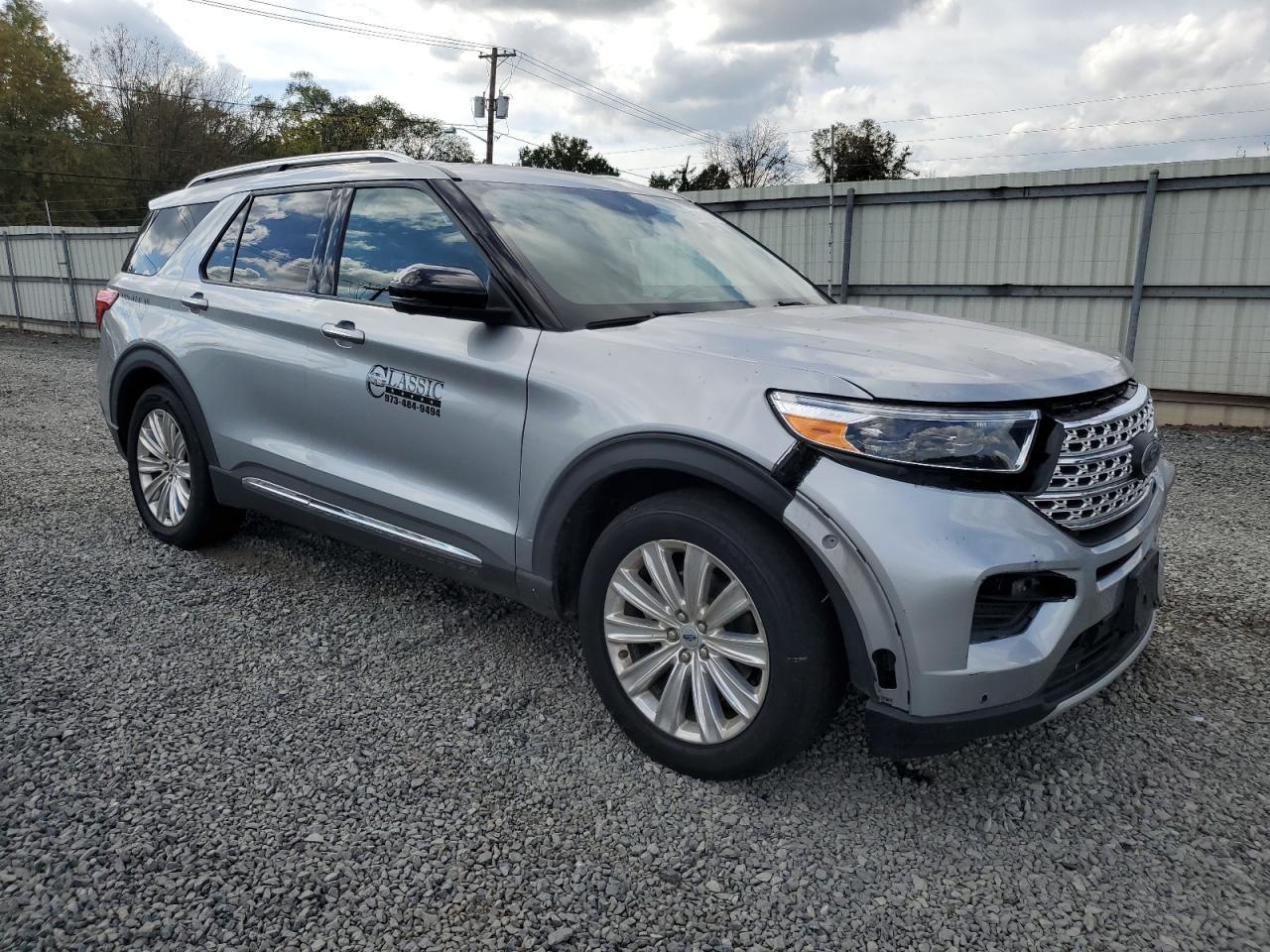 2020 Ford Explorer Limited - Image 4