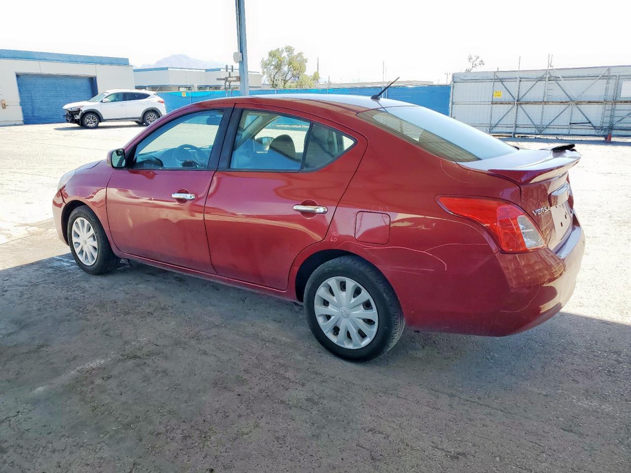 2013 Nissan Versa S - Фото 2