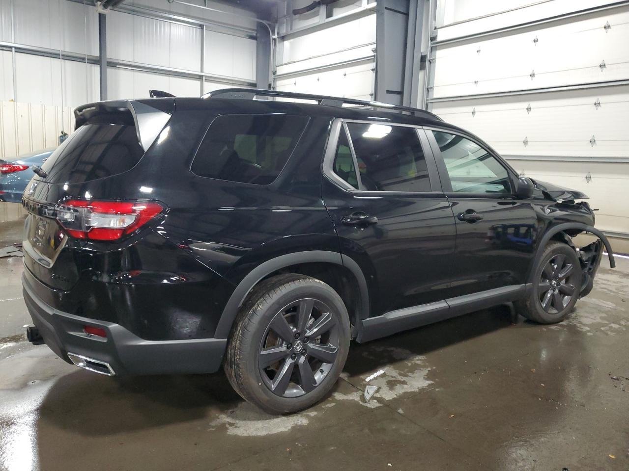 2025 Honda Pilot Sport - Image 3