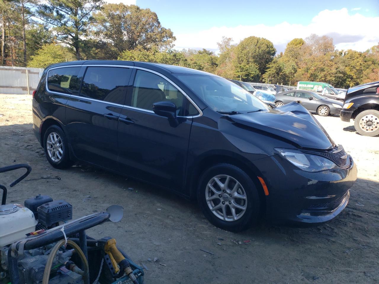 2022 Chrysler Voyager Lx - Image 4