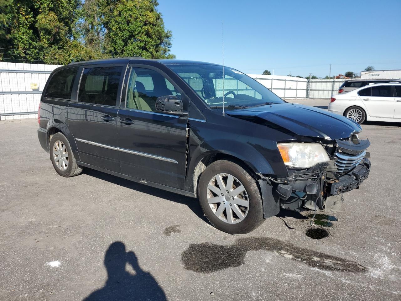 2014 Chrysler Town & Country Touring - Image 4
